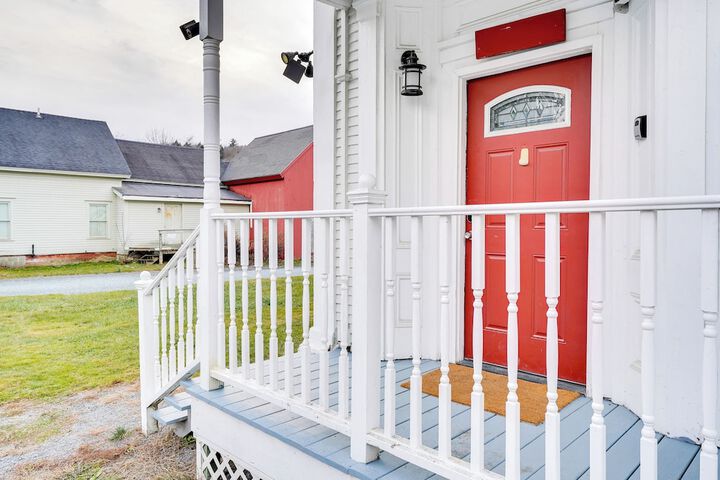 Ludlow Townhome: 3 Mi to Okemo Mountain!