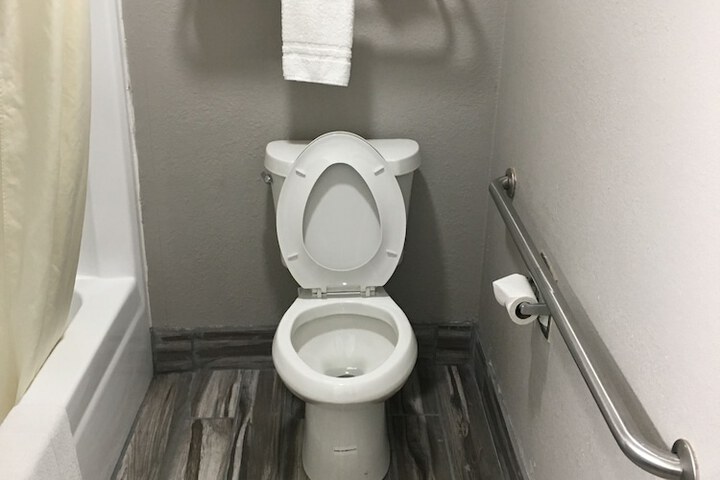 Room 25 of 42