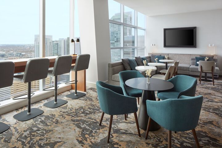 Lounge 114 of 131