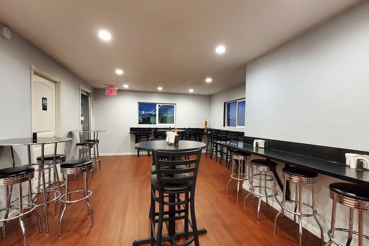 Breakfast/Coffee Service 38 of 39