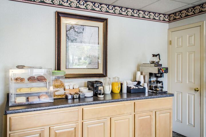 Breakfast/Coffee Service 47 of 50