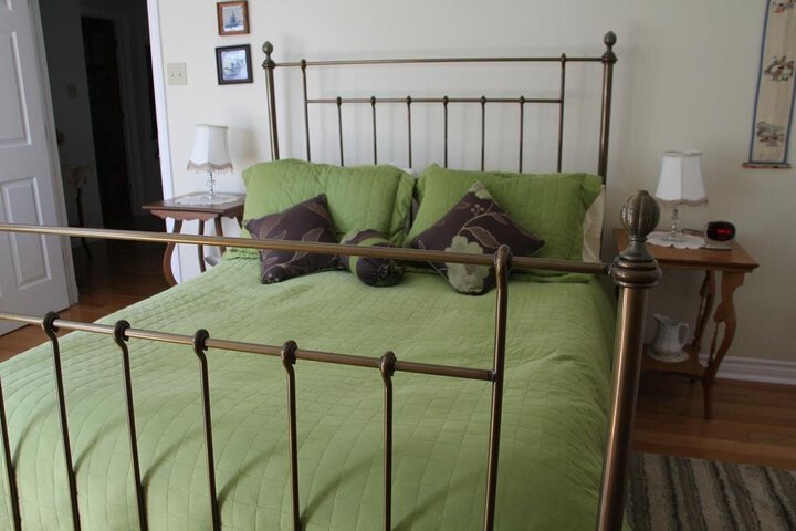 TULIPS AND THISTLE BED & BREAKFAST
