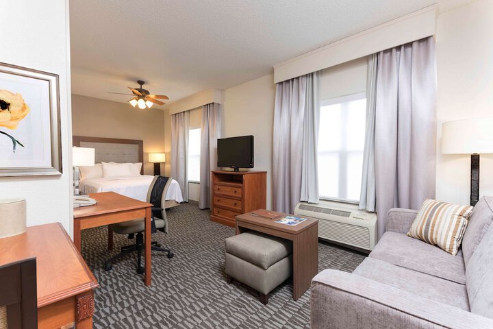 Homewood Suites by Hilton Indianapolis-Airport / Plainfield