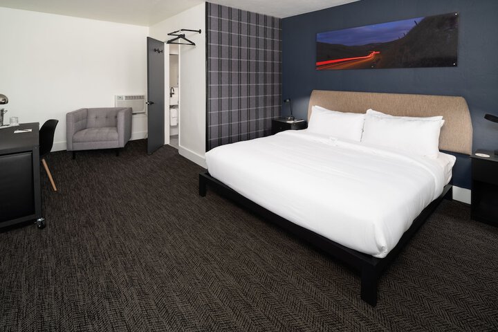 Room 16 of 32