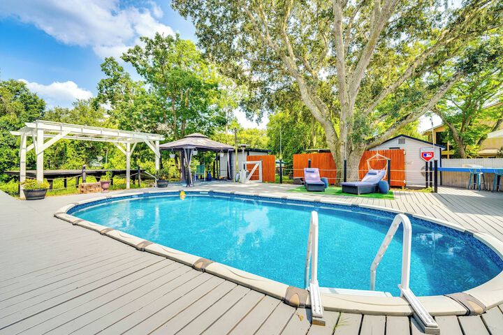 Spacious Tavares Home w / Private Outdoor Oasis!