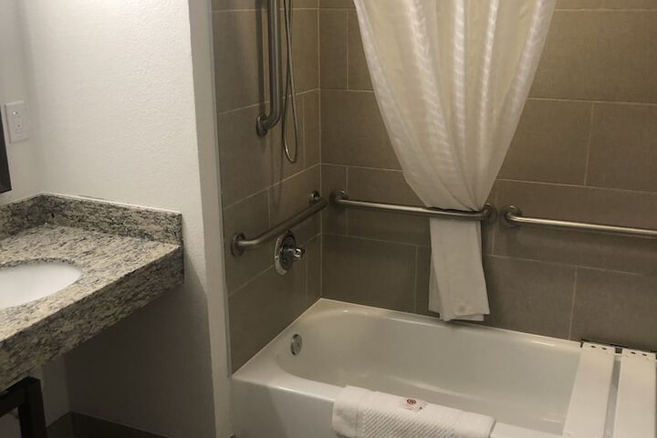 Room 20 of 32