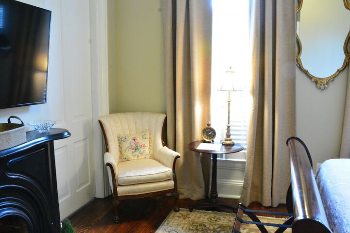 Room 33 of 63