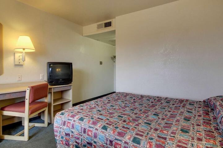 Room 10 of 23