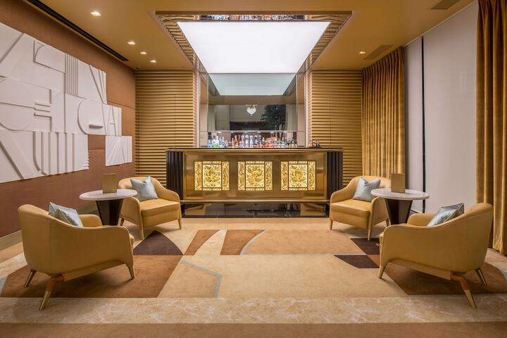 Lounge 111 of 132
