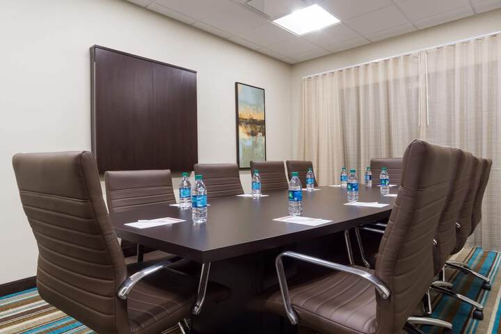 Hawthorn Suites by Wyndham Wheeling at the Highlands