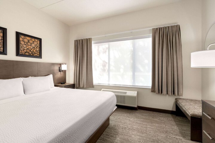 Room 25 of 37