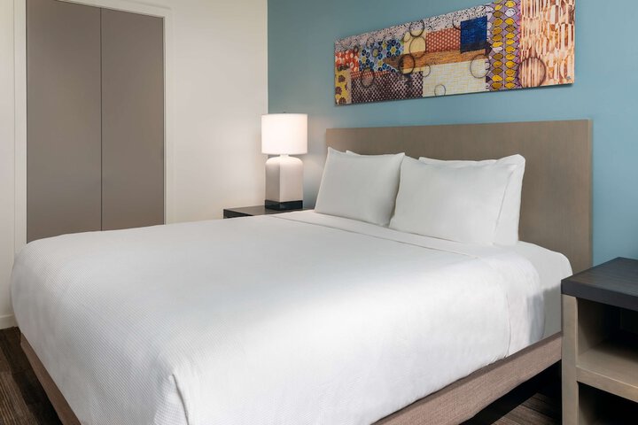Room 32 of 60