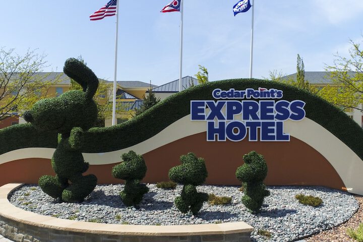 Cedar Points Express Hotel