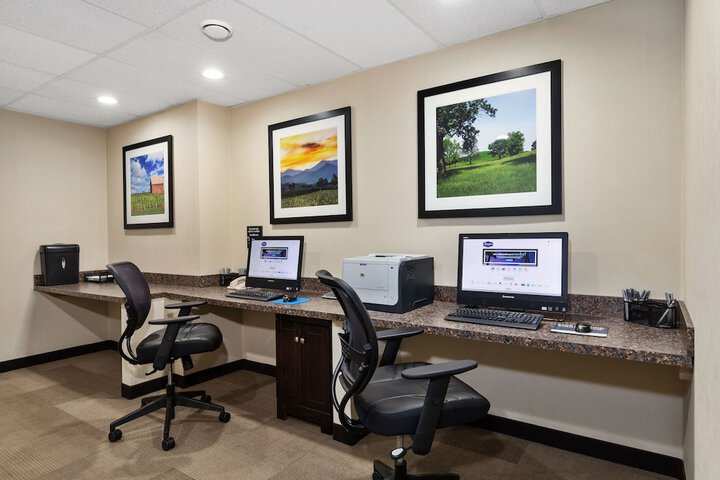 Business Center 31 of 32