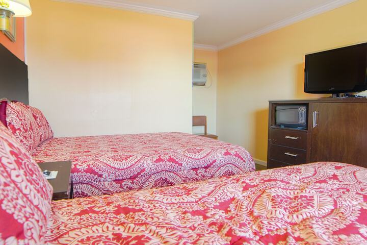 Room 33 of 40