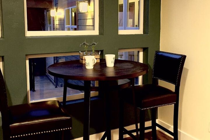 Lounge 68 of 78