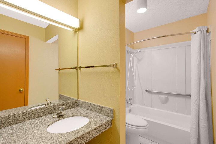 Room 15 of 15