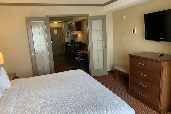 Merit Hotel & Suites