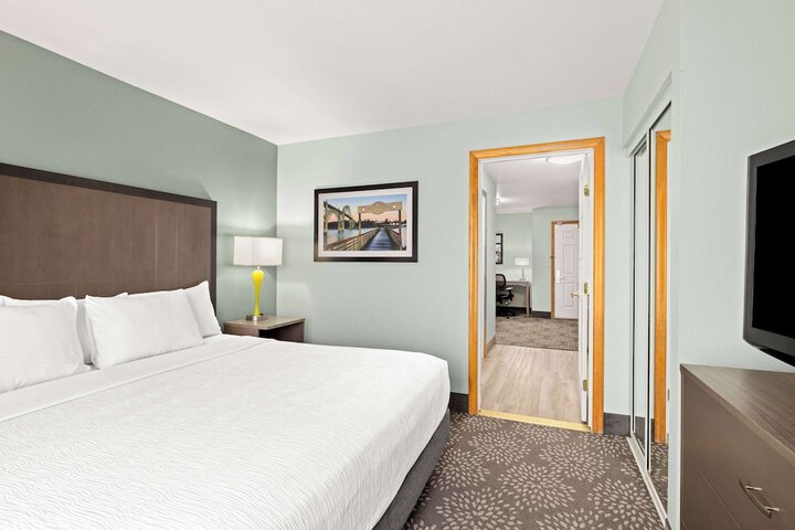 La Quinta Inn & Suites by Wyndham Newport