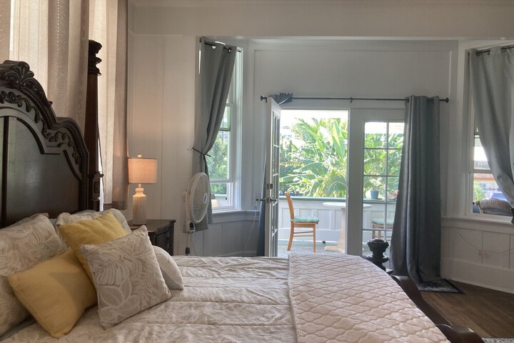 Hilo Bay Oceanfront B & B