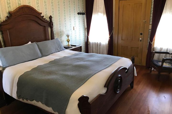 Room 10 of 72