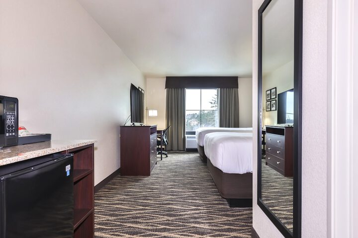 Cobblestone Hotel & Suites - Waukesha / West Milwaukee