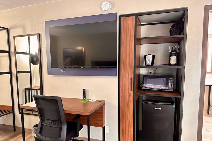 Room 17 of 32