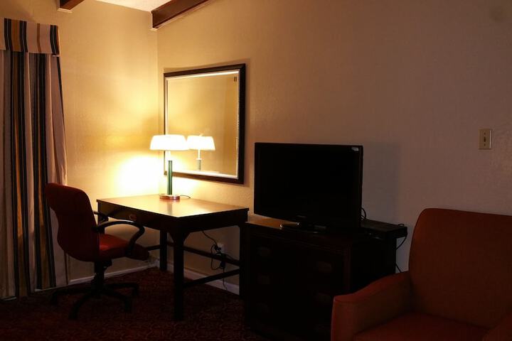 Room 10 of 16