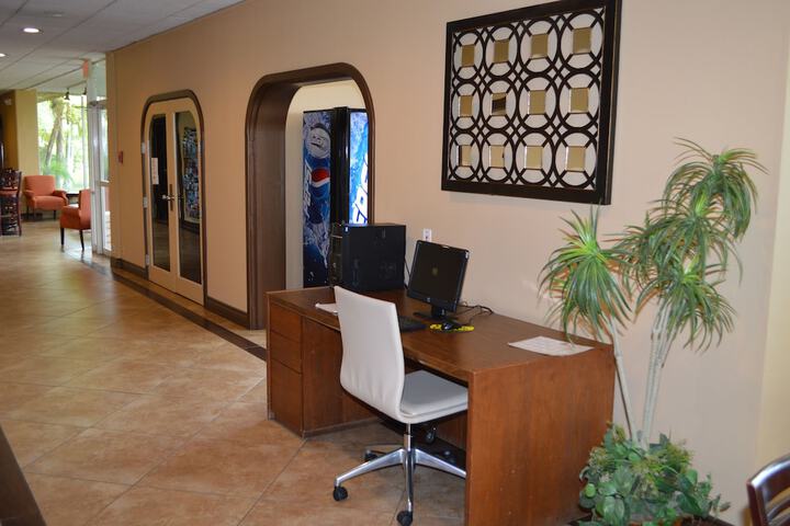 Business Center 31 of 33