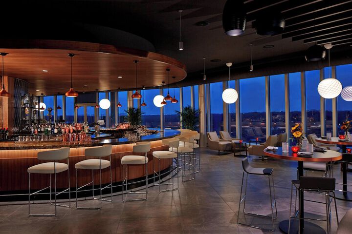 Lounge 50 of 55