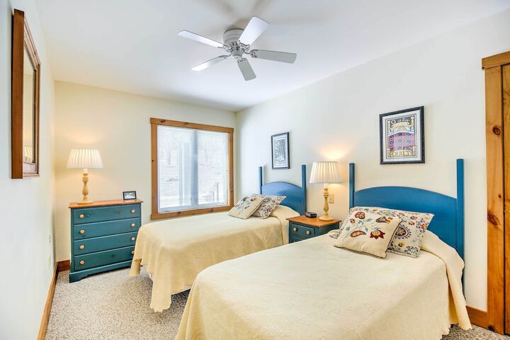Inviting Ski-in / ski-out Condo at Jay Peak Resort!