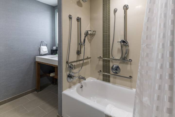 Hyatt Place Marlborough / Apex Center