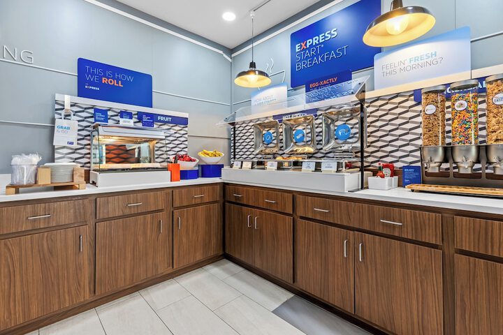 Holiday Inn Express Hotel & Suites FLORENCE NORTHEAST by IHG