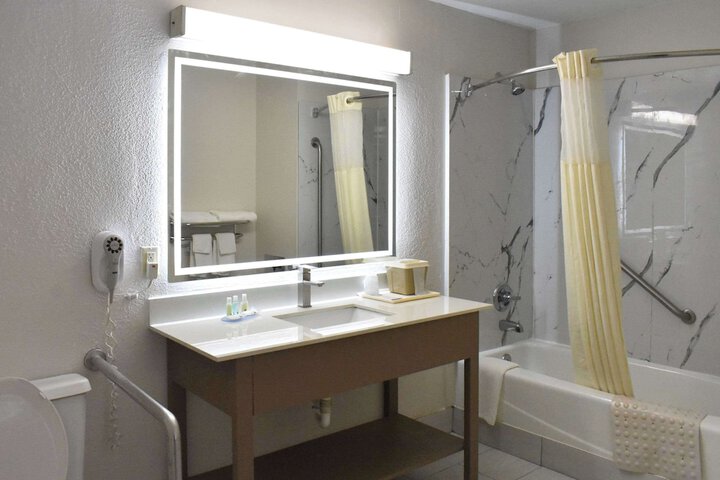 Room 12 of 28