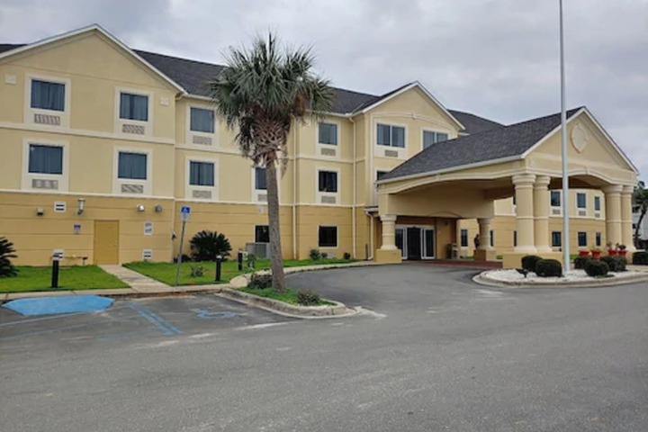 Hotel 8 of 61