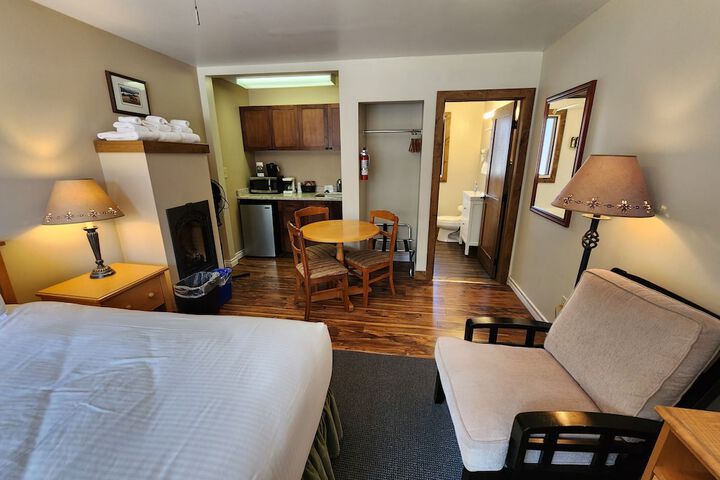 Aspen Village Inn