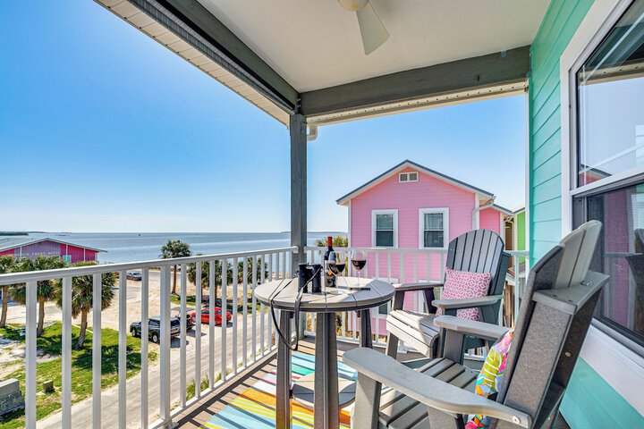 Steps to Beach: Home w / Sunset Views in Cedar Key!