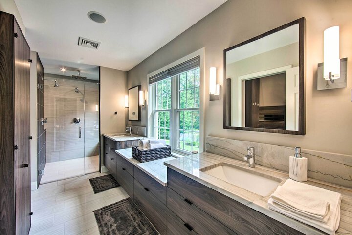 Extravagant Atglen Manor w / Private 60-acre Land!