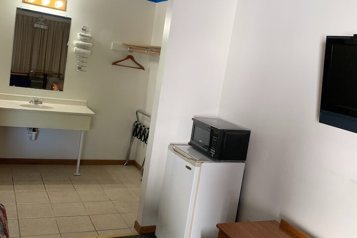 Room 12 of 25