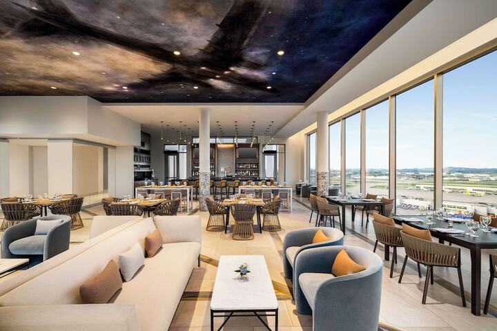 Lounge 58 of 65