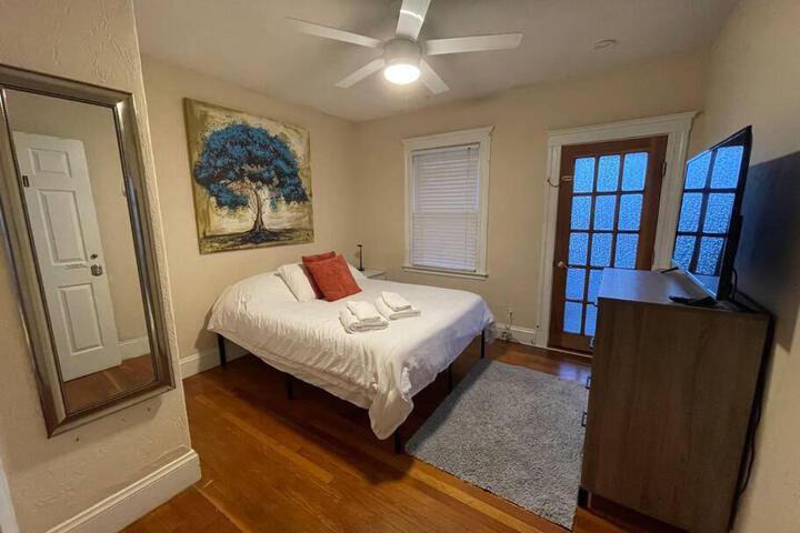 Cozy Large House close to TUFTS / Harvard/MIT 4BR