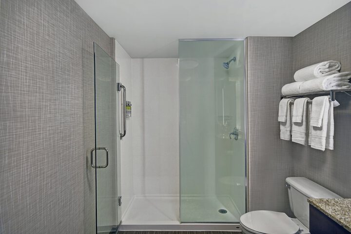 Holiday Inn Express & Suites Cincinnati Riverfront by IHG