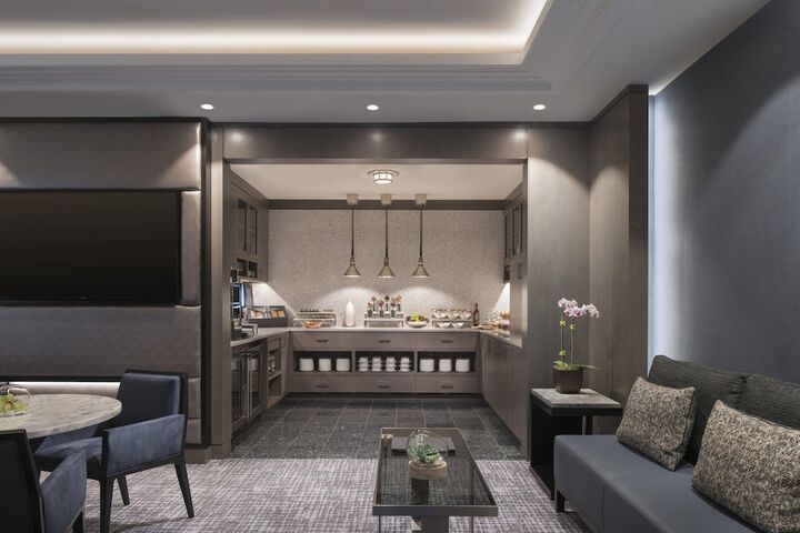 Lounge 54 of 82