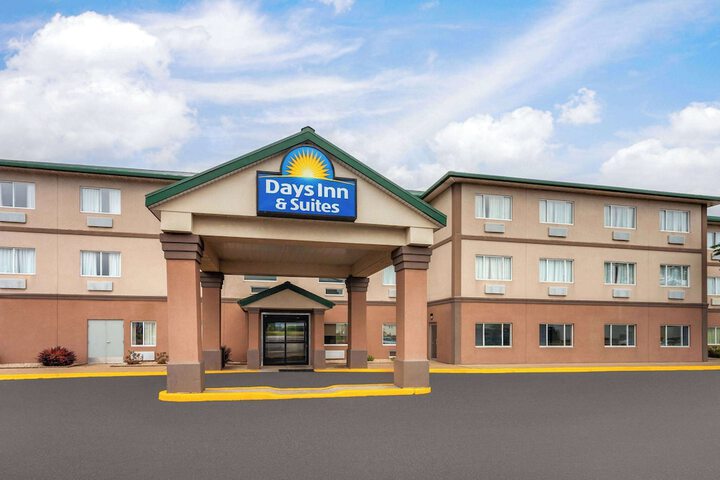 Days Inn & Suites by Wyndham Morris / I-80
