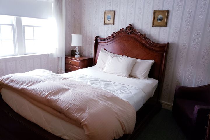 Lowell Inn