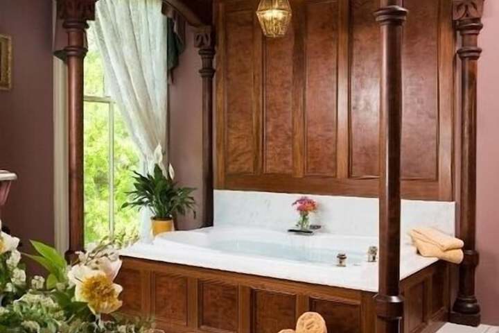 Garth Woodside Mansion B & B
