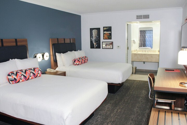 Room 10 of 20