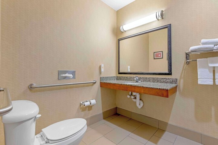 Comfort Inn & Suites Grinnell near I-80