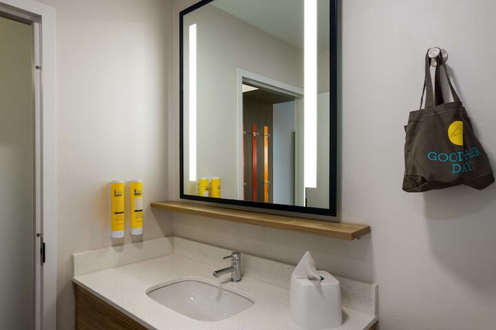 Room 25 of 48