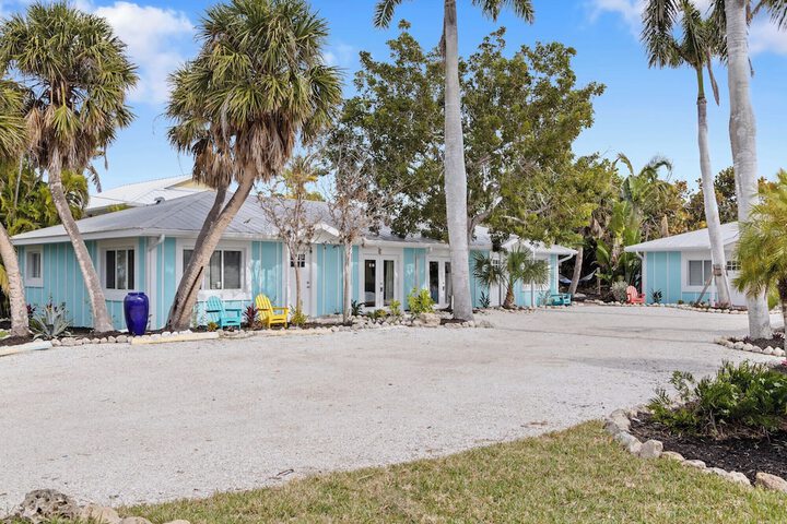 THE Palmview AND Sandpiper Inns